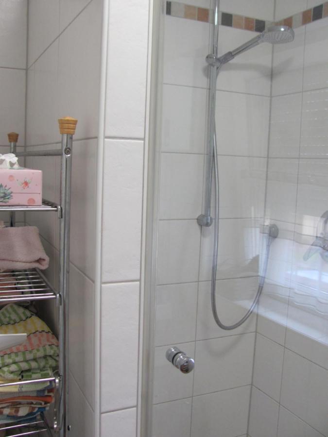 #1Gemuetliches Ruhiges Sonniges Balkonzimmer Mit Gemeinschaftsbad W-Lan Airport Nah Late Night Check In Haus Nr 9,5 Trunkelsberg Luaran gambar