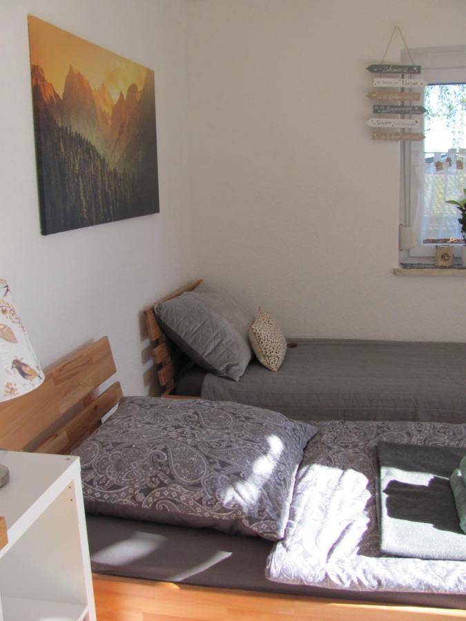 #1Gemuetliches Ruhiges Sonniges Balkonzimmer Mit Gemeinschaftsbad W-Lan Airport Nah Late Night Check In Haus Nr 9,5 Trunkelsberg Luaran gambar