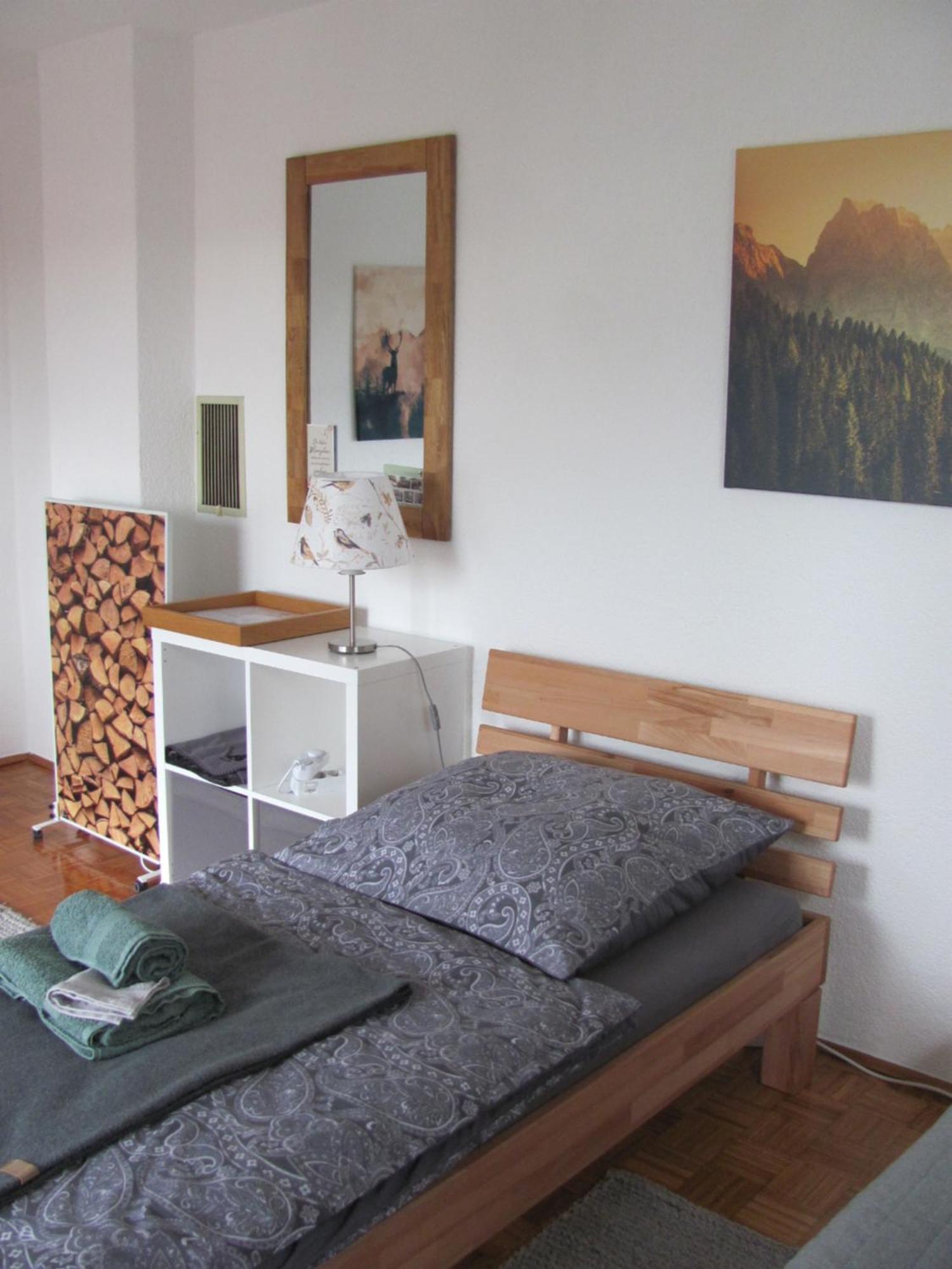 #1Gemuetliches Ruhiges Sonniges Balkonzimmer Mit Gemeinschaftsbad W-Lan Airport Nah Late Night Check In Haus Nr 9,5 Trunkelsberg Luaran gambar